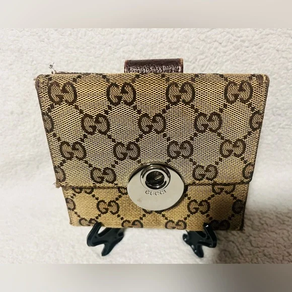 Gucci Eclipse Monogram Compact Wallet - Picture 7 of 13